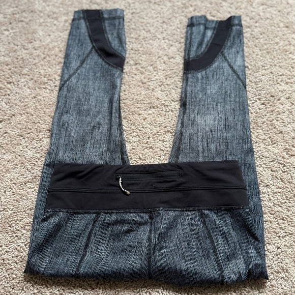 Lululemon Run Inspire Crop II Black Sport Legging’s Size 4 - Picture 14 of 15